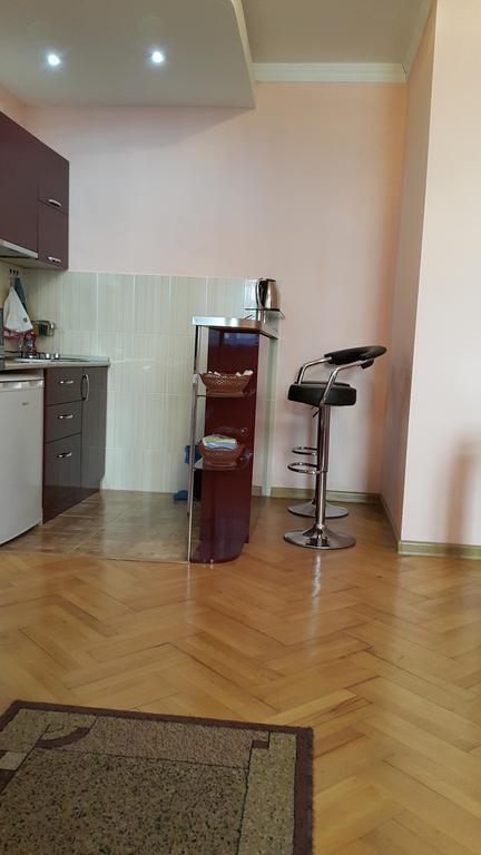 Apartment On Rustaveli Avenue Tbilisi Room photo